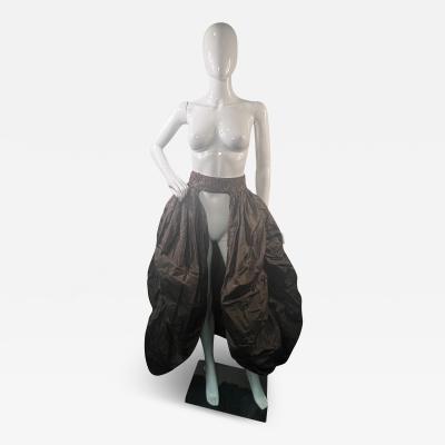 CAROLINA HERRERA DRAMATIC CAROLINA HERRERA BROWN TAFFETA SKIRT WITH EMBROIDERED WAISTBAND