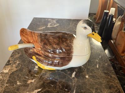 CHARISMATIC CERAMIC DUCK SOUP TUREEN