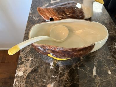 CHARISMATIC CERAMIC DUCK SOUP TUREEN
