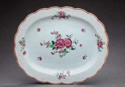CHINESE EXPORT PORCELAIN SCALLOPED PLATTER