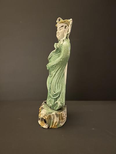 CHINESE FAMILLE VERTE BISCUIT PORCELAIN FIGURE