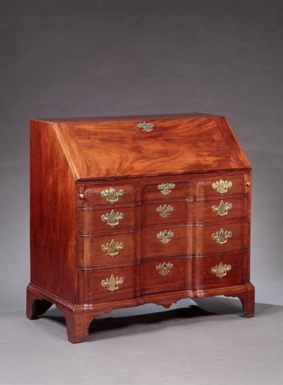 CHIPPENDALE BLOCKFRONT DESK WITH A THREE SHELL BLOCKED INTERIOR