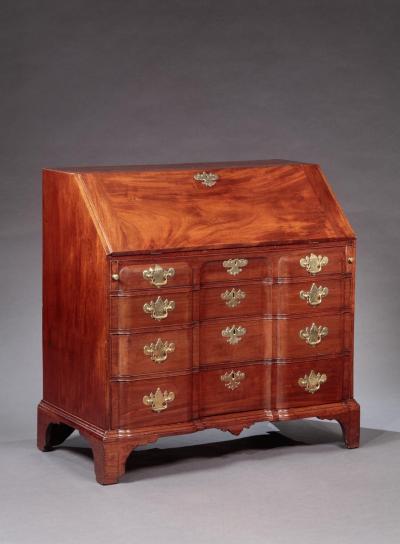 CHIPPENDALE BLOCKFRONT DESK WITH A THREE SHELL BLOCKED INTERIOR