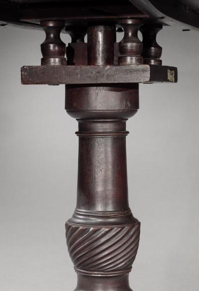 CHIPPENDALE CARVED KNEE TRIPOD TEA TABLE