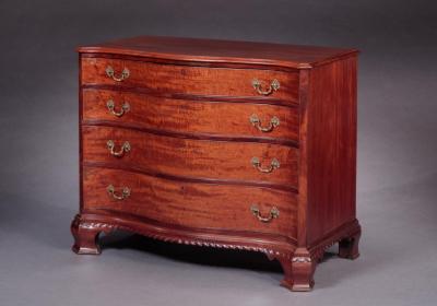 CHIPPENDALE CARVED SERPENTINE FRONT CHEST OF DRAWERS