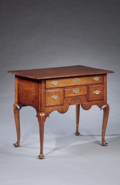 CHIPPENDALE DRESSING TABLE OR LOWBOY