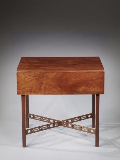 CHIPPENDALE PEMBROKE TABLE WITH PIERCED STRETCHERS