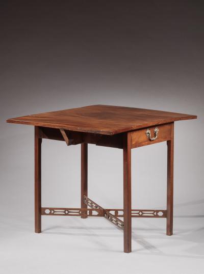 CHIPPENDALE PEMBROKE TABLE WITH PIERCED STRETCHERS