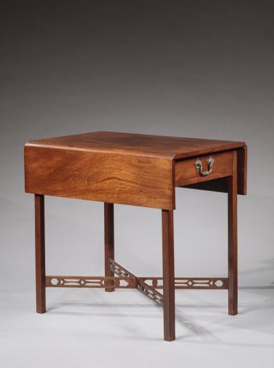 CHIPPENDALE PEMBROKE TABLE WITH PIERCED STRETCHERS