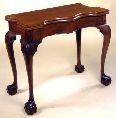 CHIPPENDALE SERPENTINE FRONT CARD TABLE