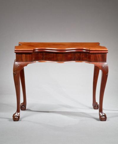 CHIPPENDALE SERPENTINE FRONT CARD TABLE