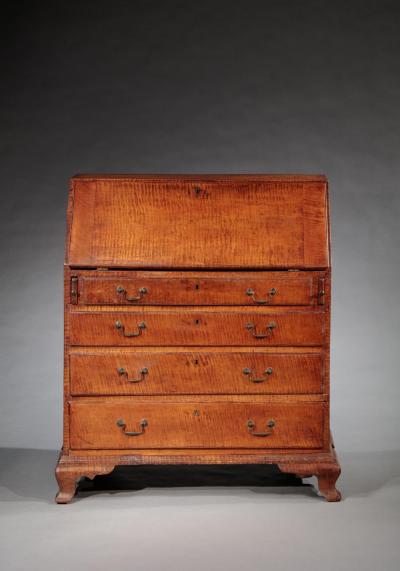 CHIPPENDALE SLANT FRONT DESK