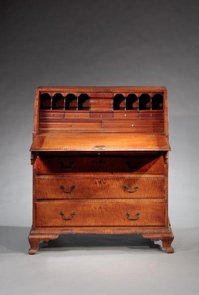 CHIPPENDALE SLANT FRONT DESK