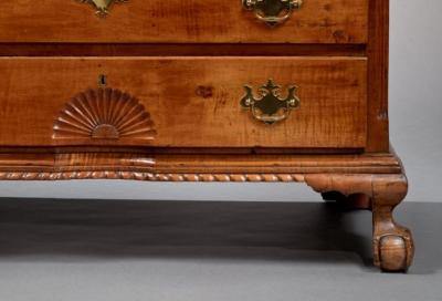 CHIPPENDALE SLANT FRONT DESK WITH CARVED SHELLS ON ITS LID AND BASE