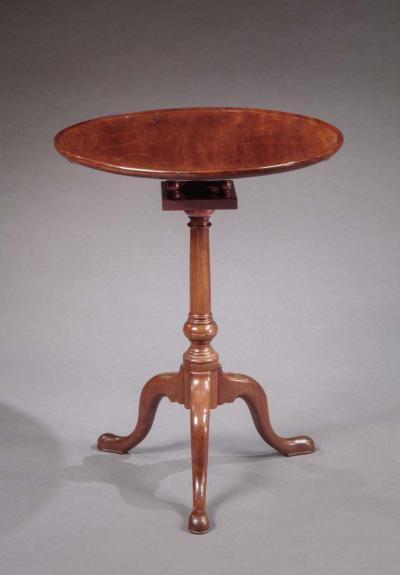 CHIPPENDALE TRIPOD CANDLESTAND