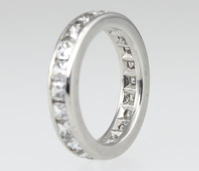 CONTEMPORARY FRENCH CUT DIAMOND BAND
