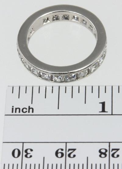 CONTEMPORARY FRENCH CUT DIAMOND BAND