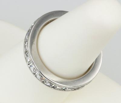 CONTEMPORARY FRENCH CUT DIAMOND BAND