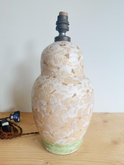 CREME CERAMIC LAMP WITH LIGHT GREEN BAND