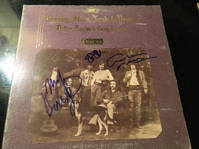 CROSBY STILLS NASH AND YOUNG ALBUM DEJA VU IT IS AUTOGRAPHED BY ALL FOUR