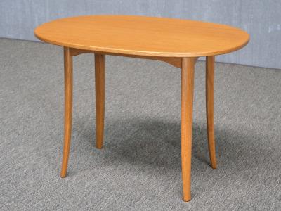 Carl Malmsten Pair of Carl Malmsten Ovalen Side Tables in Oak Carl L fving Sweden 1960s