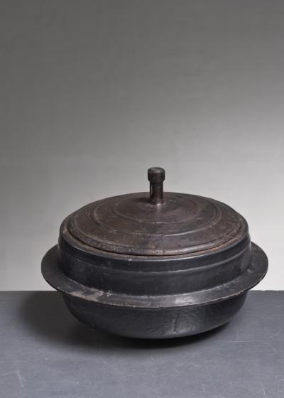Cast iron pot with lid Sweden