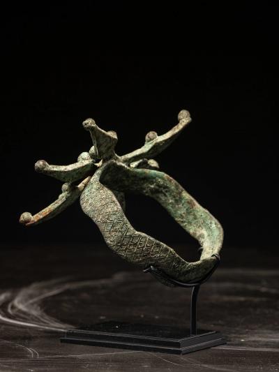 Ceremonial Bracelet debira with six serpent heads torfan Gan People