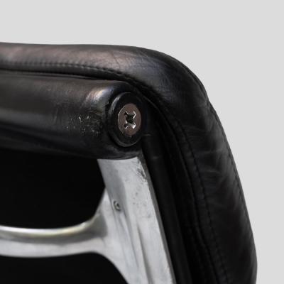 Charles Eames Charles Eames design soft pad for Vitra black leather chair