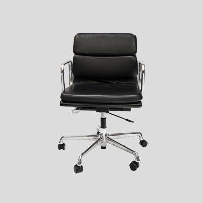 Charles Eames Charles Eames design soft pad for Vitra black leather chair