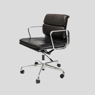 Charles Eames Charles Eames design soft pad for Vitra black leather chair