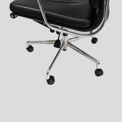 Charles Eames Charles Eames design soft pad for Vitra black leather chair