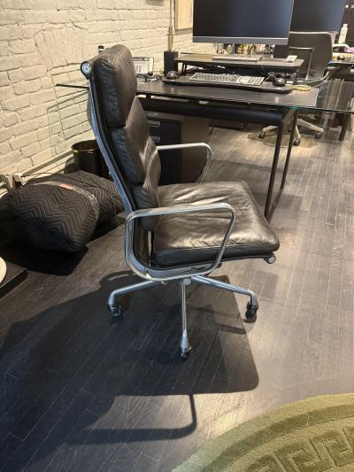 Charles Eames Eames soft pad executive chair