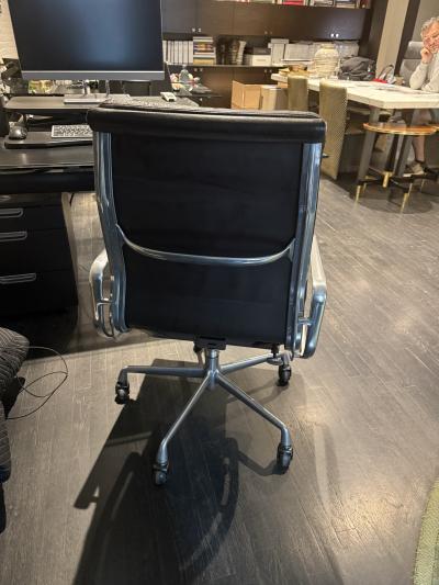 Charles Eames Eames soft pad executive chair