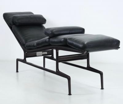 Charles Eames Mid Century Modern Lounge Designed by Charles Eames for Herman Miller