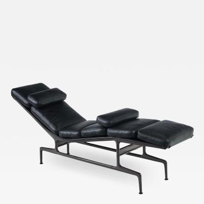 Charles Eames Mid Century Modern Lounge Designed by Charles Eames for Herman Miller