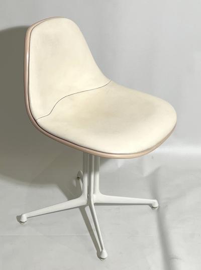 Charles Eames Series of six chairs by Charles Eames Editions Herman Miller USA circa 1961