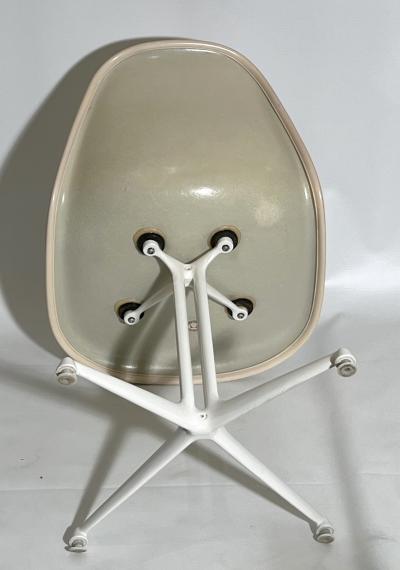 Charles Eames Series of six chairs by Charles Eames Editions Herman Miller USA circa 1961