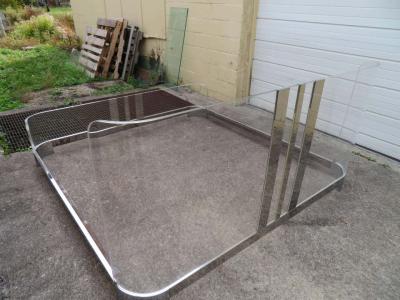 Charles Hollis Jones Excellent Charles Hollis Jones King Size Lucite Waterfall Bed Hollywood Regency