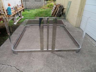 Charles Hollis Jones Excellent Charles Hollis Jones King Size Lucite Waterfall Bed Hollywood Regency