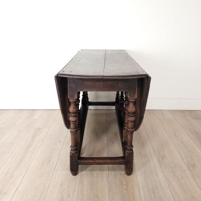 Charles II Oval Gate Leg Table in Oak England circa 1680