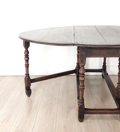 Charles II Oval Gate Leg Table in Oak England circa 1680