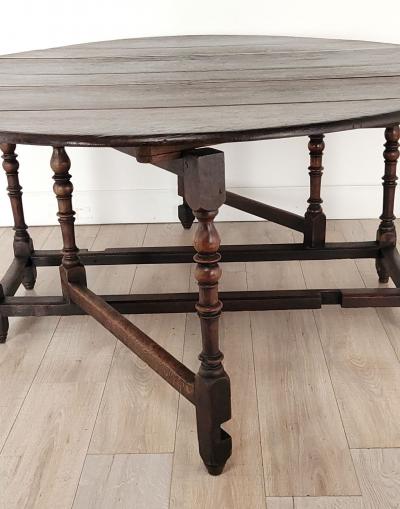 Charles II Oval Gate Leg Table in Oak England circa 1680