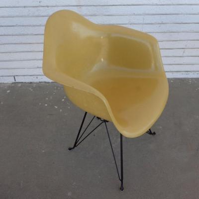 Charles Ray Eames 1 Herman Miller Eames Fiberglass Shell DAR Eiffel Base