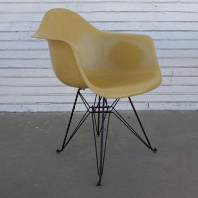 Charles Ray Eames 1 Herman Miller Eames Fiberglass Shell DAR Eiffel Base