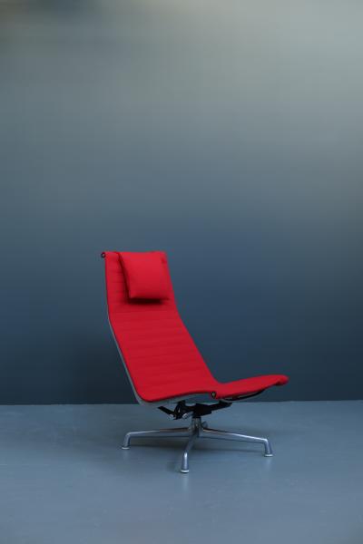Charles Ray Eames Aluminum Lounge Chair EA125 for HERMAN MILLER