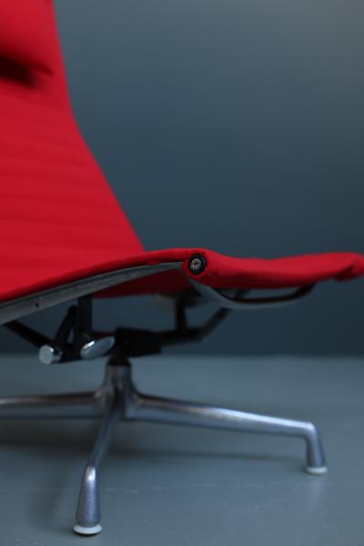 Charles Ray Eames Aluminum Lounge Chair EA125 for HERMAN MILLER