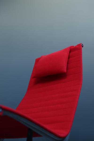 Charles Ray Eames Aluminum Lounge Chair EA125 for HERMAN MILLER
