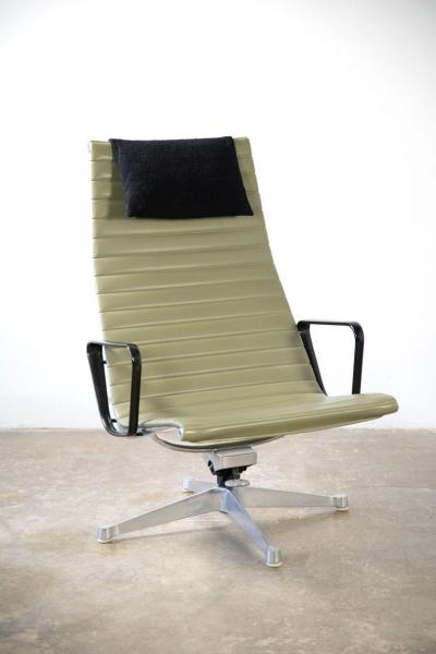 Charles Ray Eames Charles Eames Aluminum Group Lounge Chair and Ottoman for Herman Miller