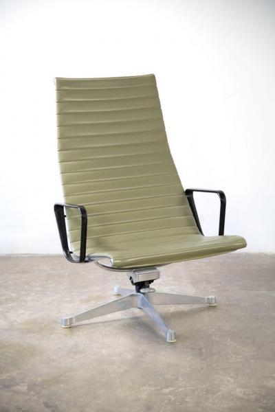 Charles Ray Eames Charles Eames Aluminum Group Lounge Chair and Ottoman for Herman Miller