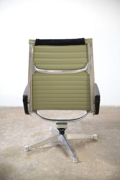 Charles Ray Eames Charles Eames Aluminum Group Lounge Chair and Ottoman for Herman Miller